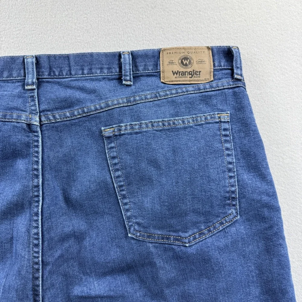Wrangler Authentic Jeans‎ Mens 44x28 Blue Medium Regular Straight Denim Casual